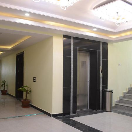 Puja Residency Hotel Варанаси Екстериор снимка