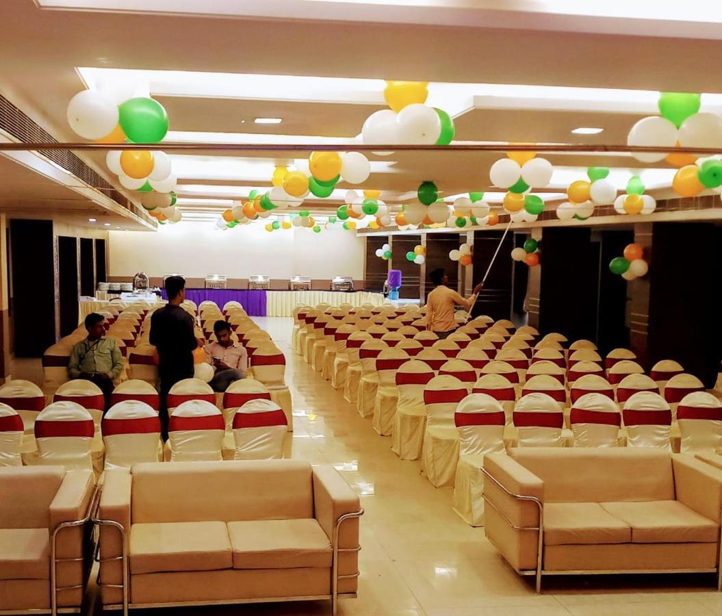 Puja Residency Hotel Варанаси Екстериор снимка