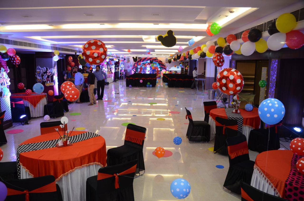 Puja Residency Hotel Варанаси Екстериор снимка