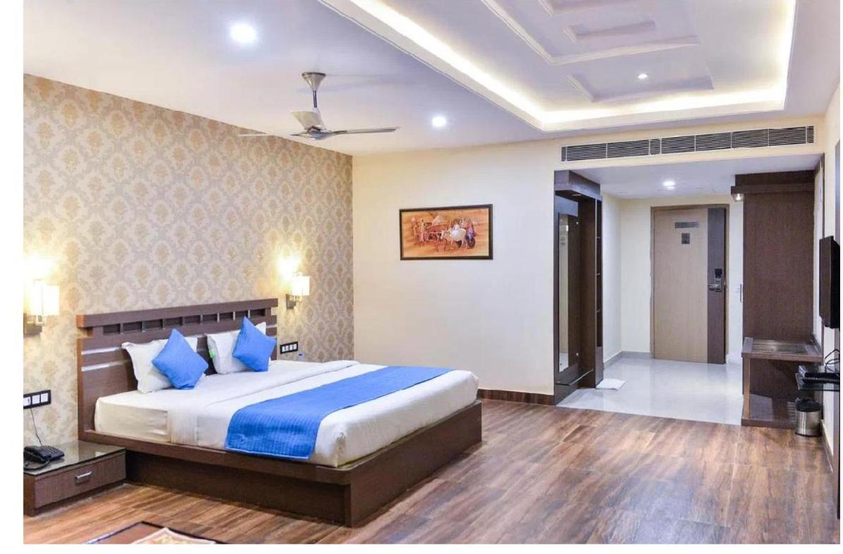 Puja Residency Hotel Варанаси Екстериор снимка