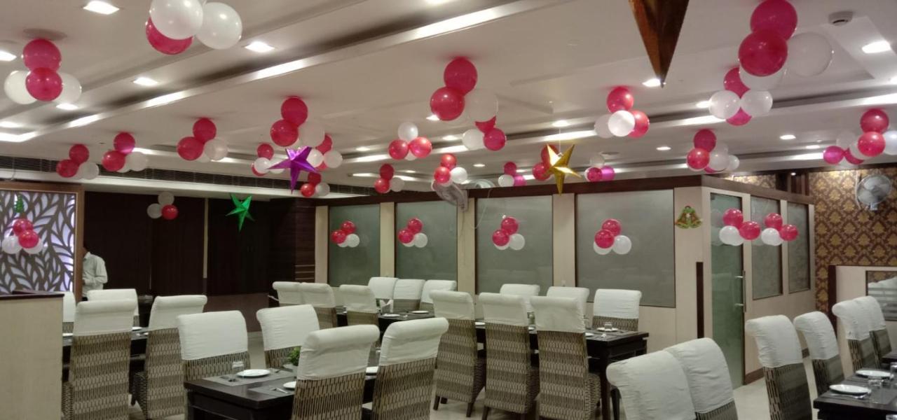 Puja Residency Hotel Варанаси Екстериор снимка