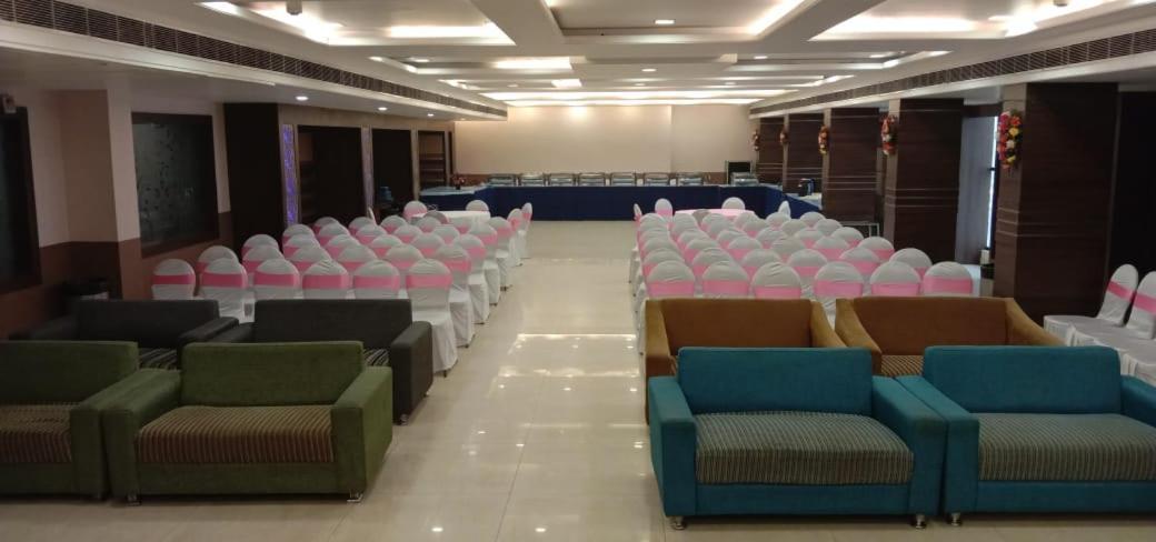 Puja Residency Hotel Варанаси Екстериор снимка