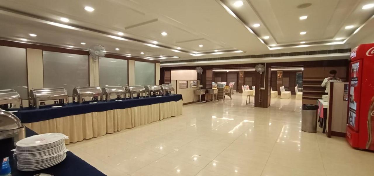 Puja Residency Hotel Варанаси Екстериор снимка