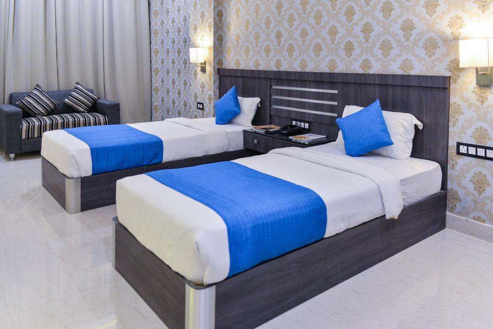 Puja Residency Hotel Варанаси Екстериор снимка