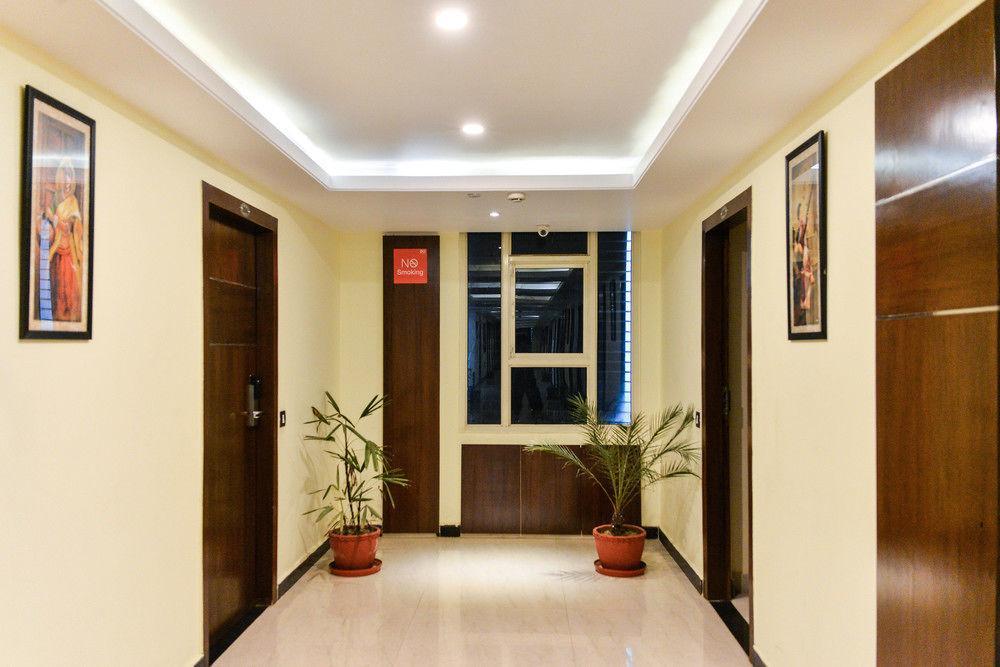 Puja Residency Hotel Варанаси Екстериор снимка