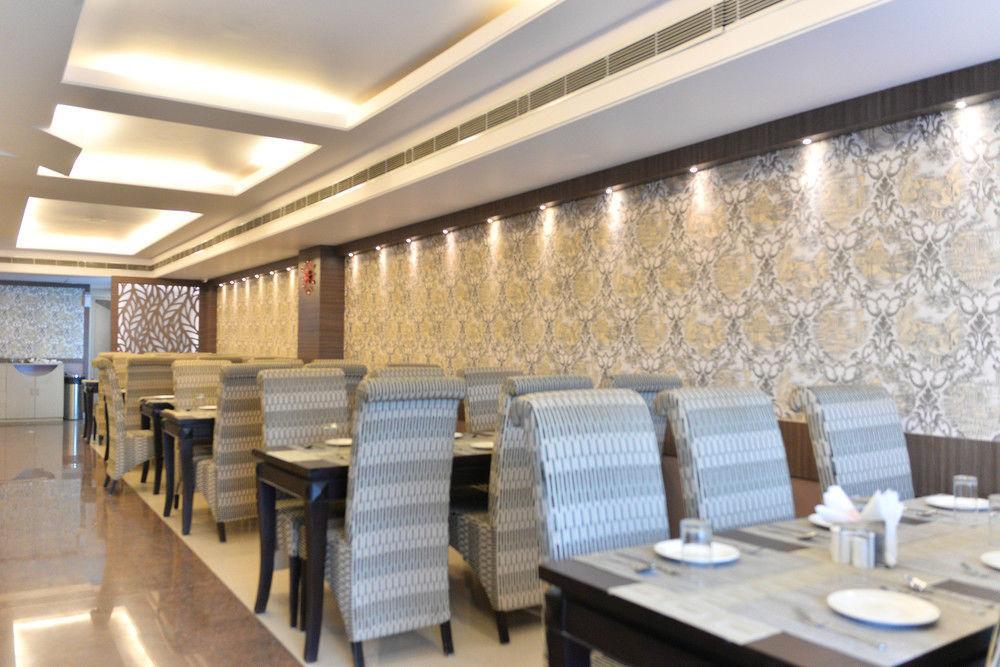 Puja Residency Hotel Варанаси Екстериор снимка