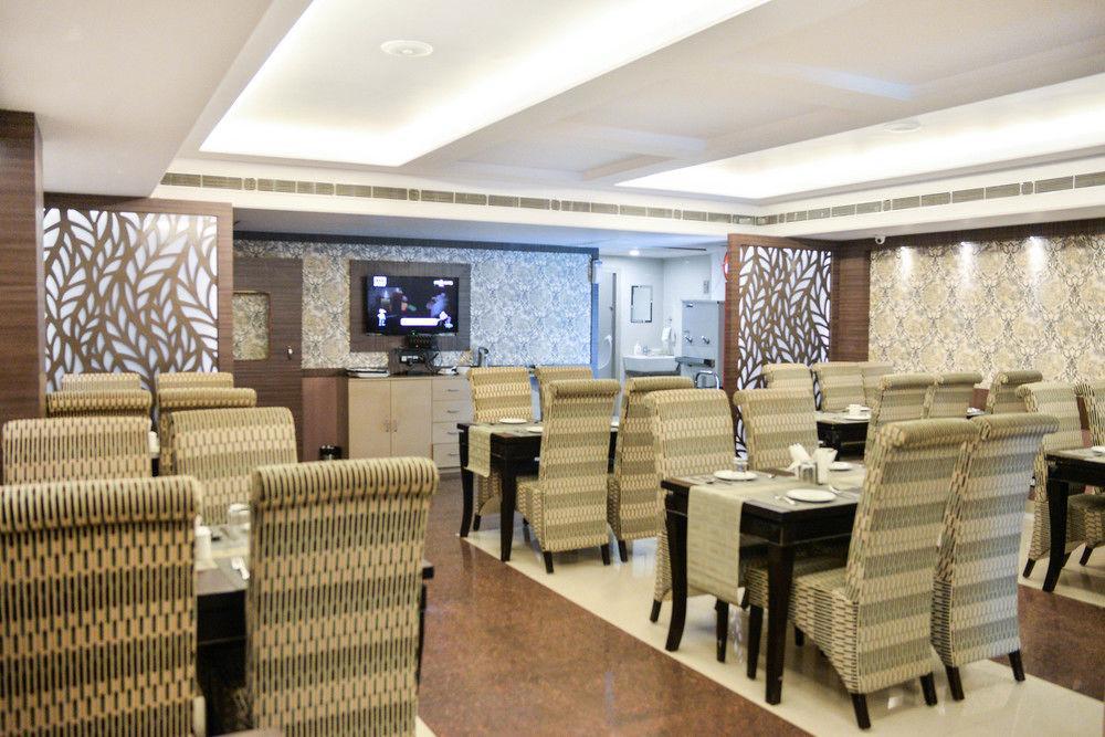 Puja Residency Hotel Варанаси Екстериор снимка