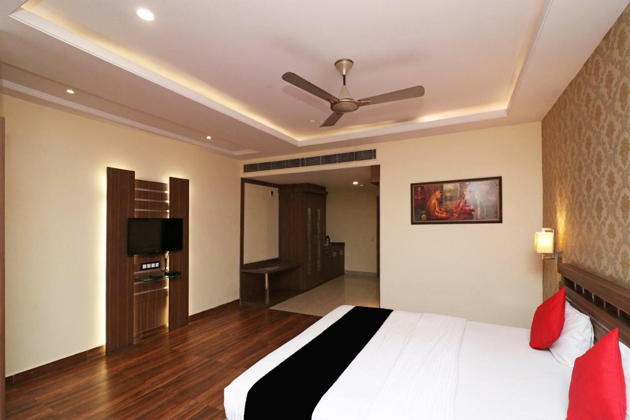 Puja Residency Hotel Варанаси Екстериор снимка