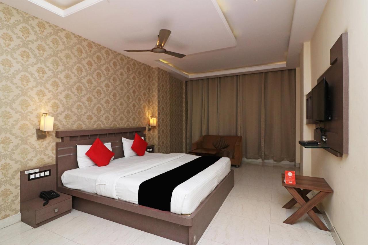 Puja Residency Hotel Варанаси Екстериор снимка