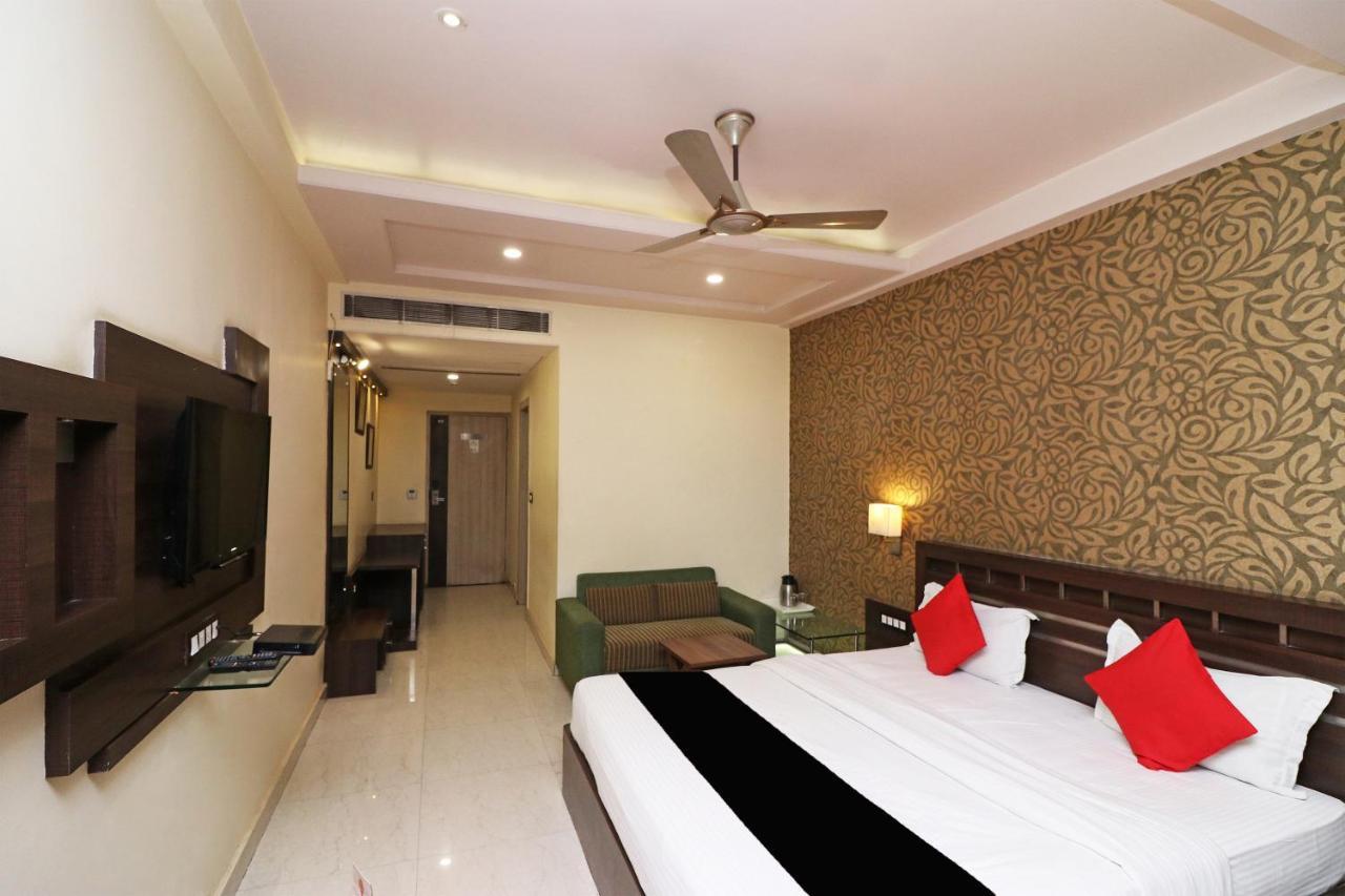 Puja Residency Hotel Варанаси Екстериор снимка