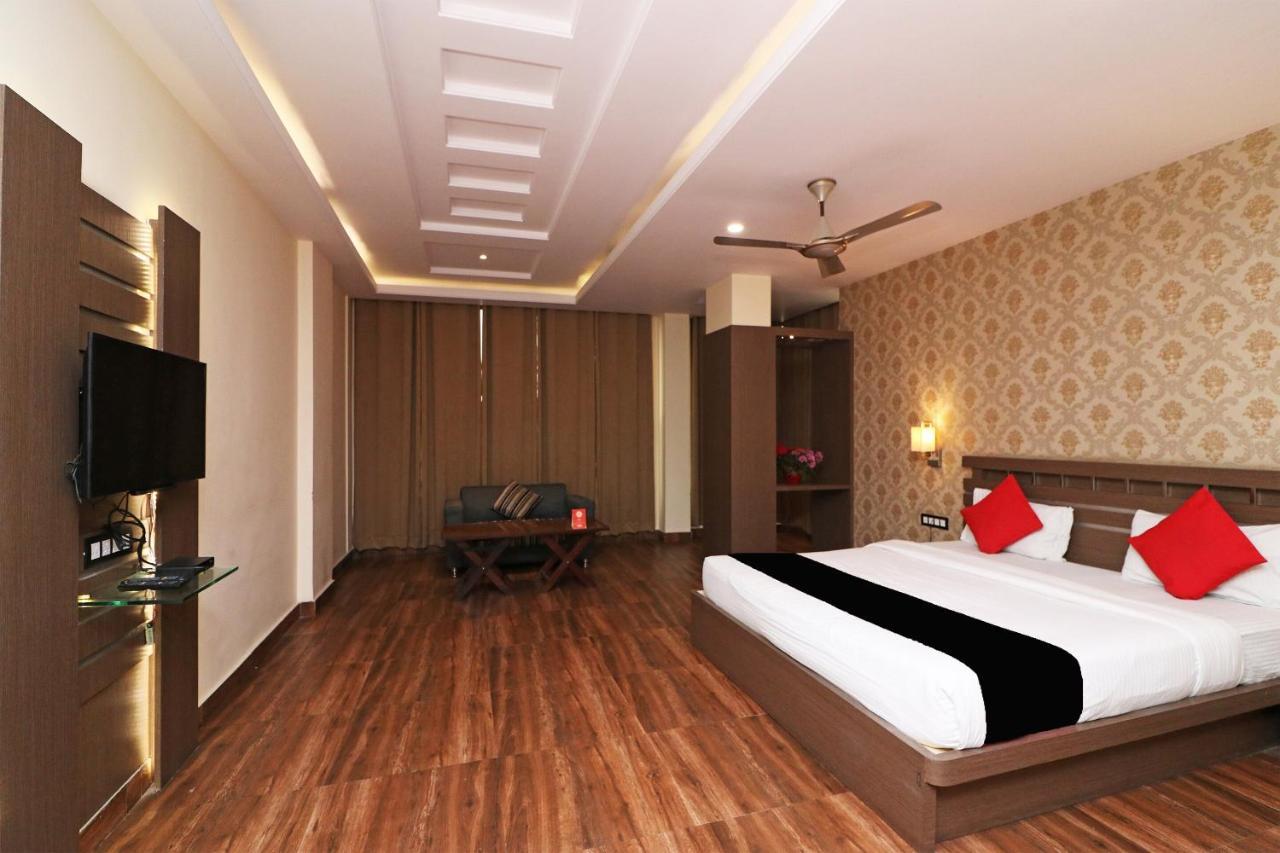 Puja Residency Hotel Варанаси Екстериор снимка