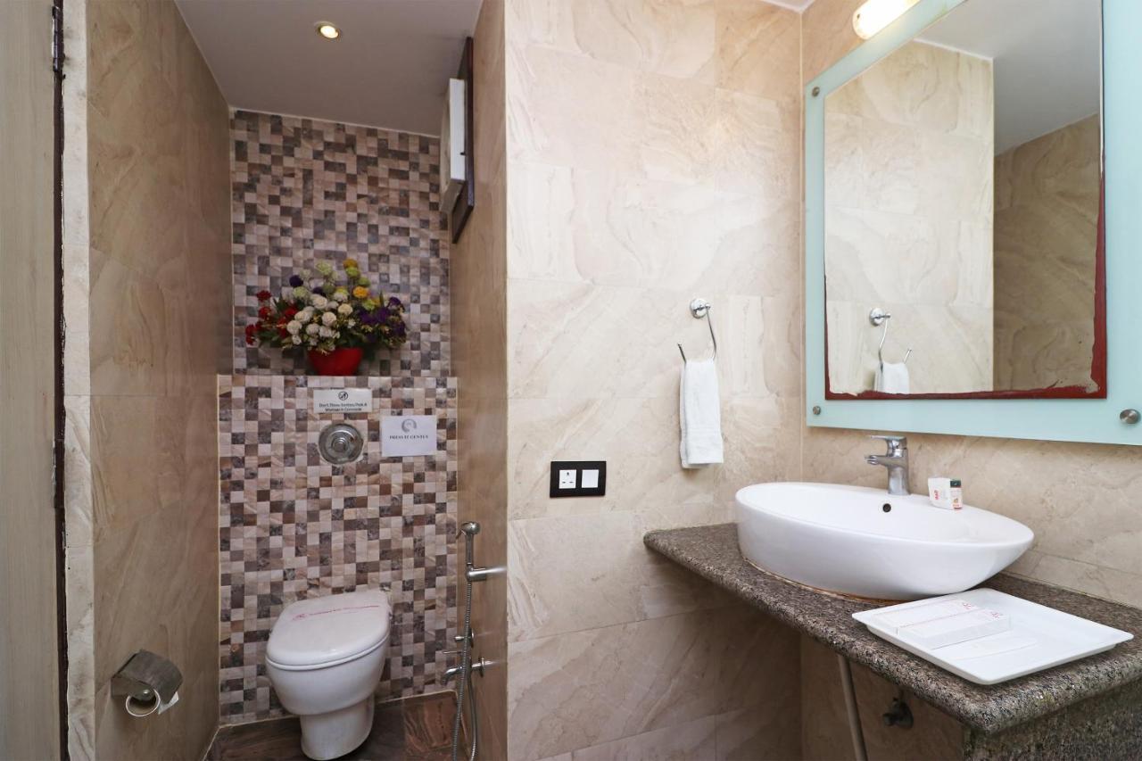 Puja Residency Hotel Варанаси Екстериор снимка