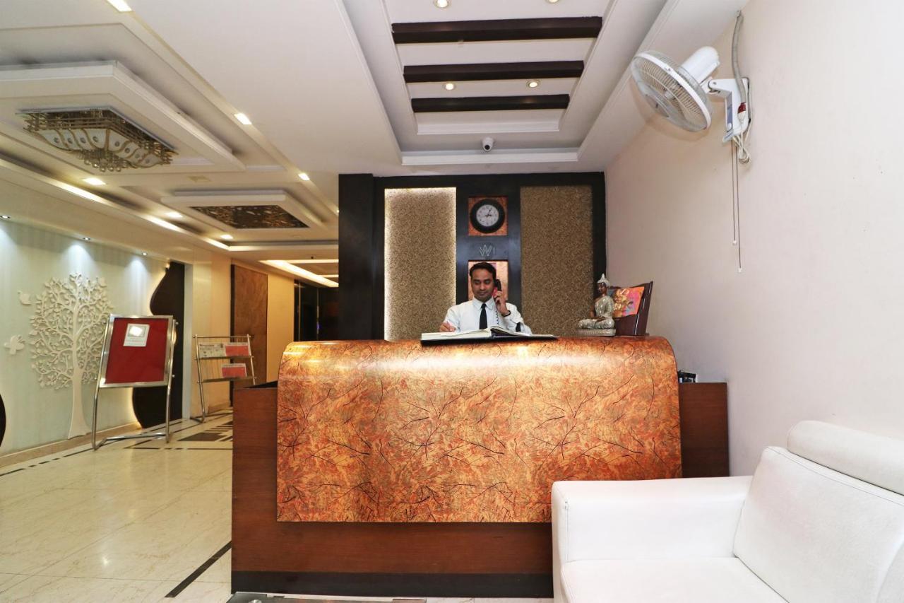 Puja Residency Hotel Варанаси Екстериор снимка