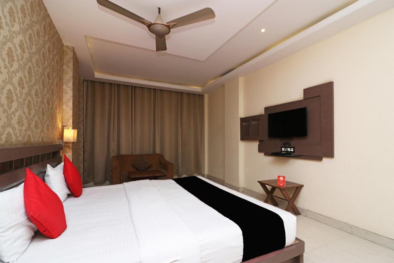 Puja Residency Hotel Варанаси Екстериор снимка