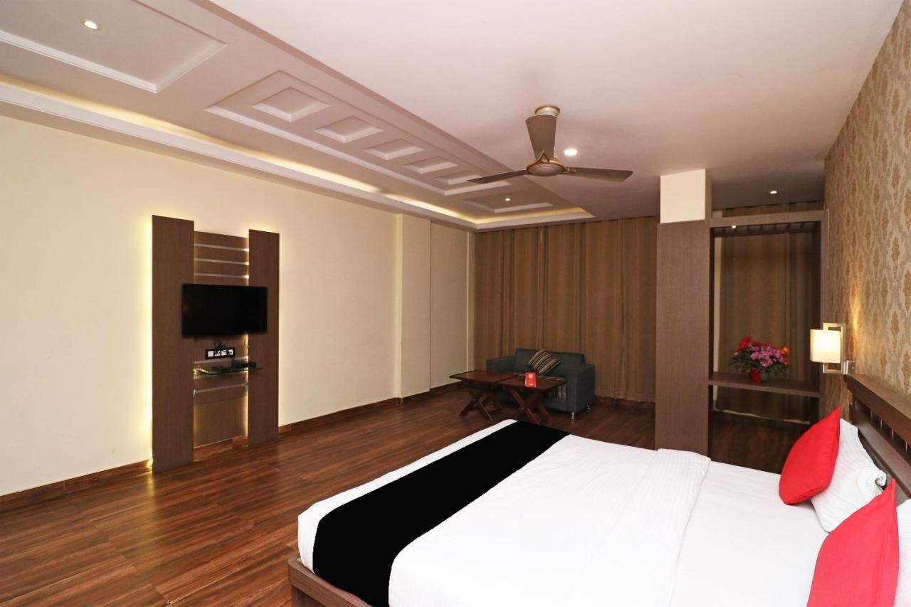Puja Residency Hotel Варанаси Екстериор снимка