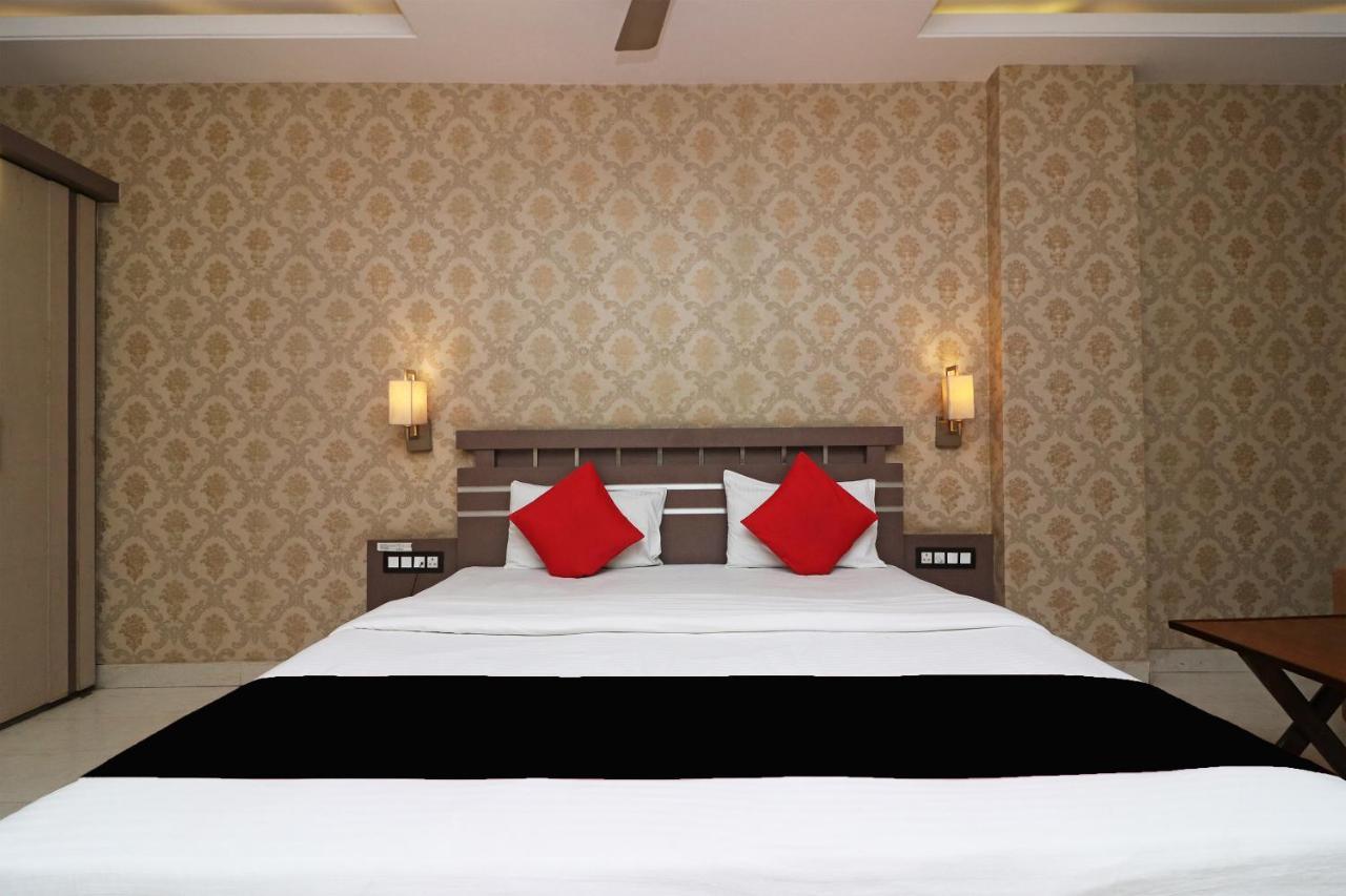 Puja Residency Hotel Варанаси Екстериор снимка