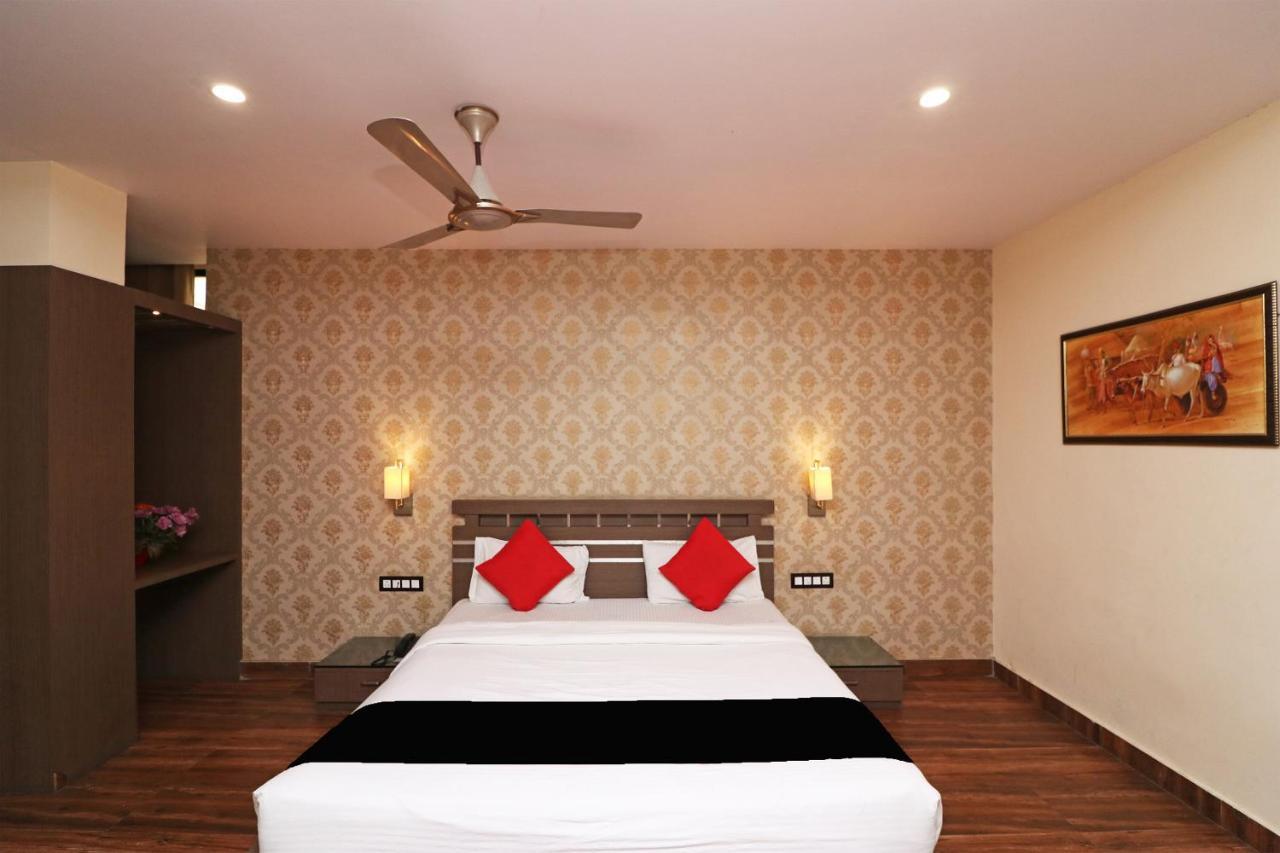 Puja Residency Hotel Варанаси Екстериор снимка