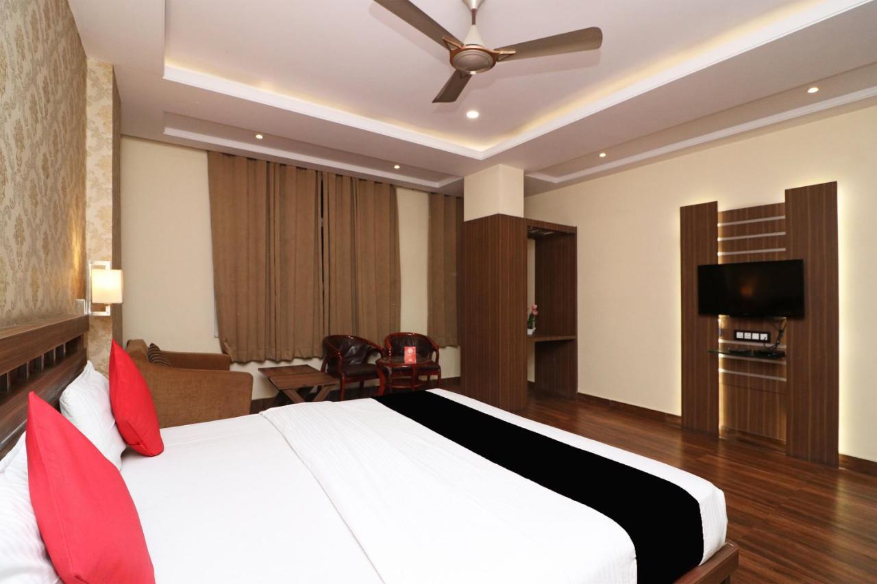 Puja Residency Hotel Варанаси Екстериор снимка